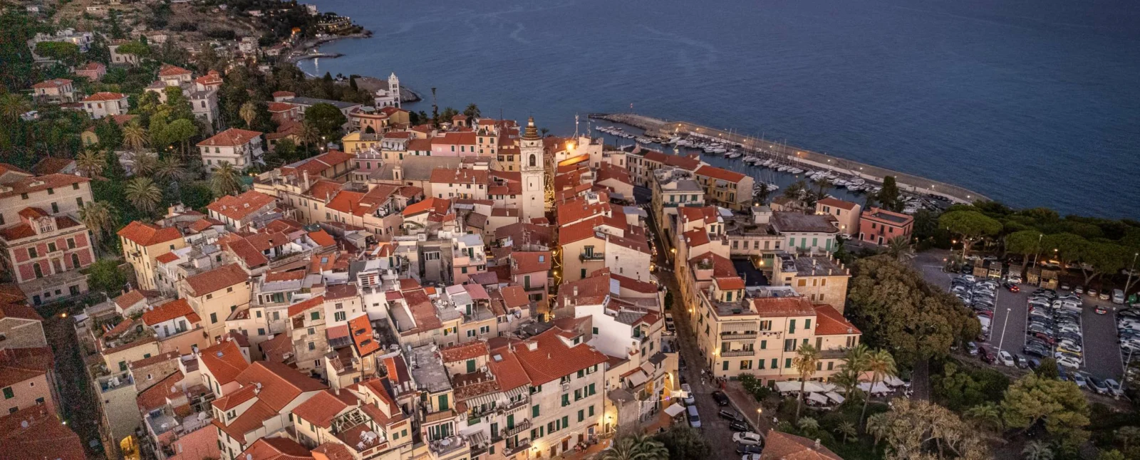 Bordighera Alta von oben, zwischen Grün und Meer