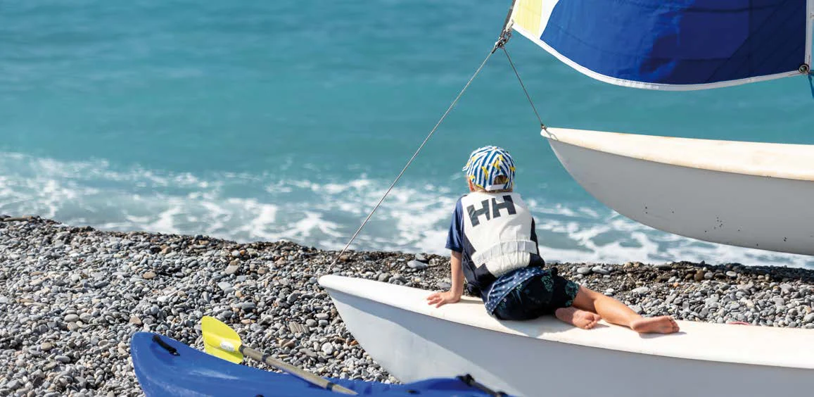 Un catamarano sulla spiaggia