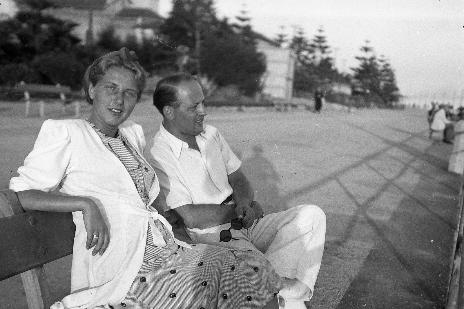 The seafront in 1939: in the background, the araucarias already tall along the promenade