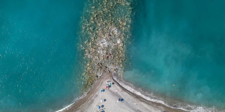 La spiaggia di Bordighera vista dall’alto
