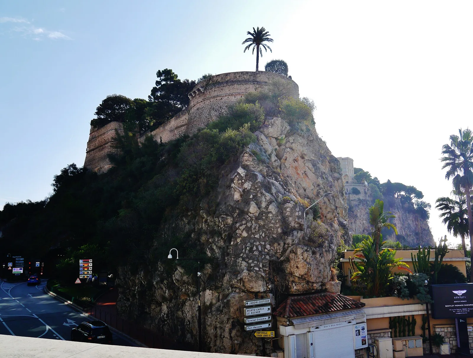 Le Rocher de Monaco à pic sur la mer